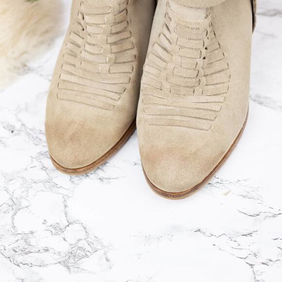 Seychelles Impossible Beige Suede Leather Harness Heeled Ankle Booties Size 10 - Picture 3 of 7